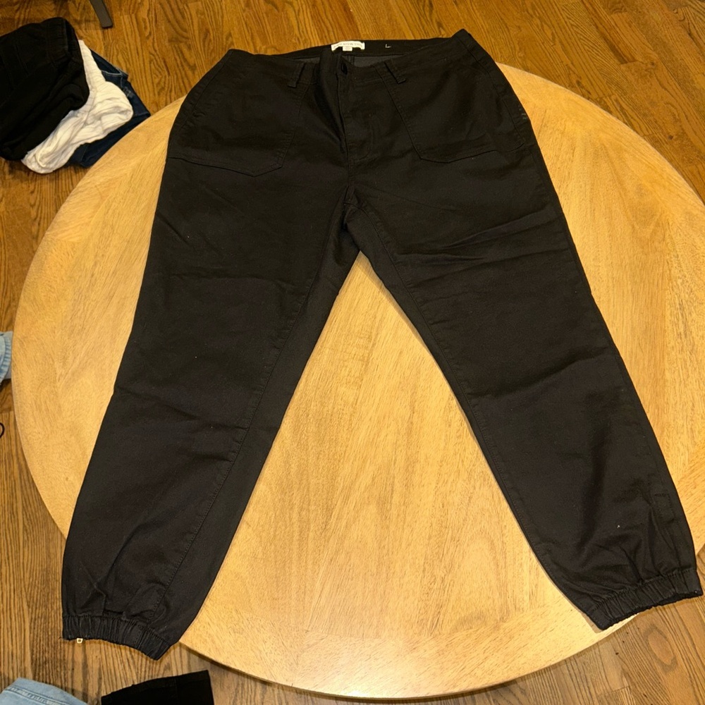And now this women jogger pant size 16W black